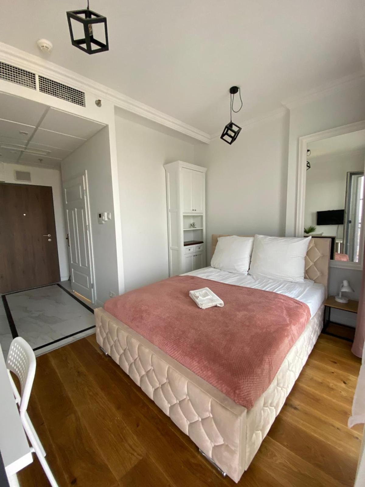 Apartament Warszawski Hongkong, Kultowe Miejsce