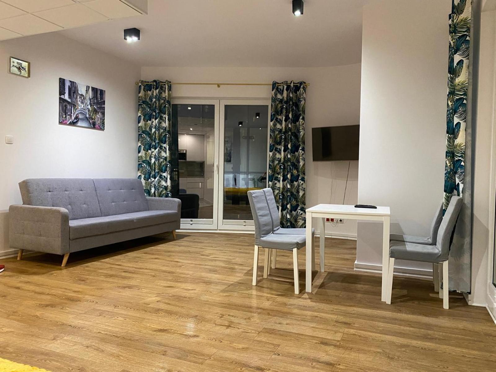 Apartament Warszawski Hongkong, Kultowe Miejsce